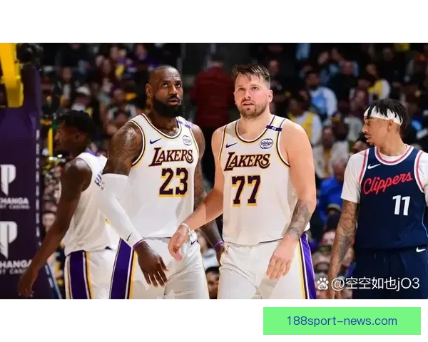 东契奇60分带领独行侠迎8连胜 疲惫闭眼庆祝 湖人全队为其狂欢祝贺